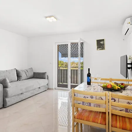 דירה 1 Bedroom Amazing In רוגוזניצה