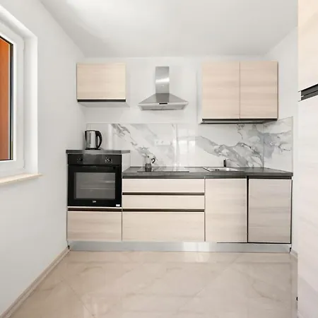 1 Bedroom Amazing In דירה רוגוזניצה